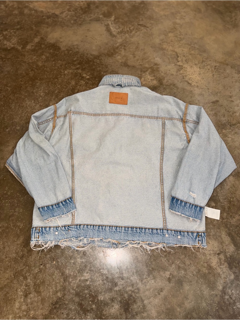 & Denim Distressed Oversized Denim Jacket Light Wash Raw Hem XL Fall Tailgate - Picture 8 of 12